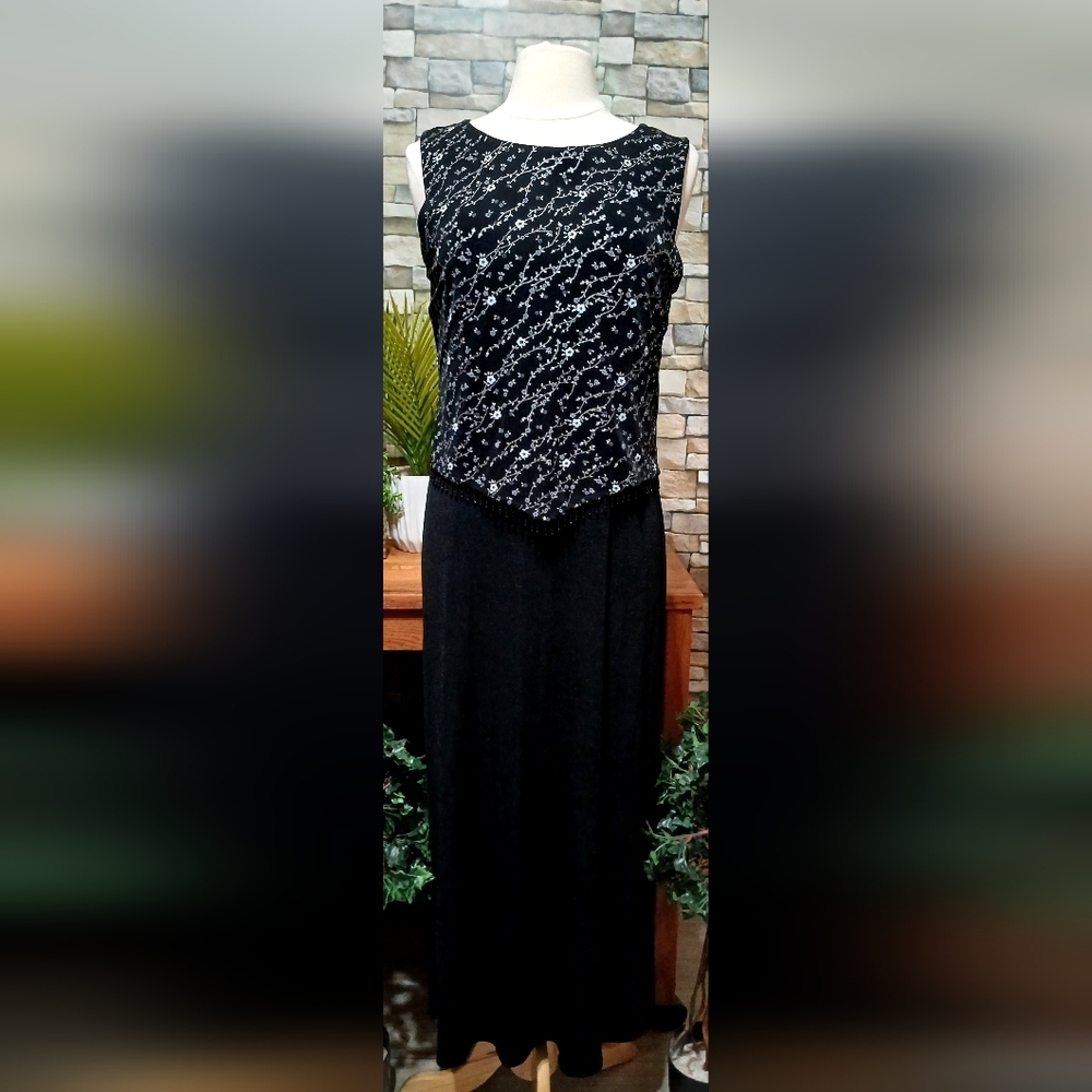 Elegant Black Floral Lace‎ Evening Dress Size 12